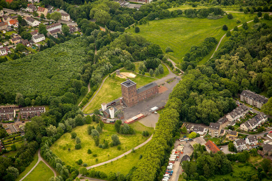 Industrie- Denkmal der stillgelegten technischen Anlagen und Produktionshallen des Gel&auml;ndes des "LWL-Industriemuseum Zeche Hannover" an der G&uuml;nnigfelder Stra&szlig;e im Ortsteil Hordel in Bochum.