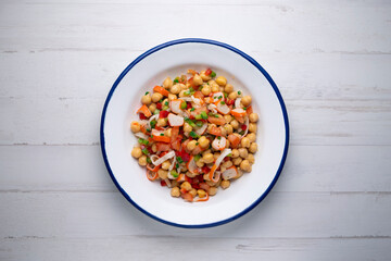 chickpea salad with pepper and crab