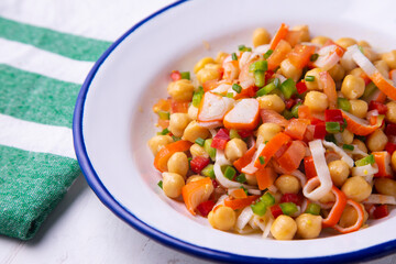 chickpea salad with pepper and crab