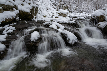 旭川市オロエン川の滝 冬の風景