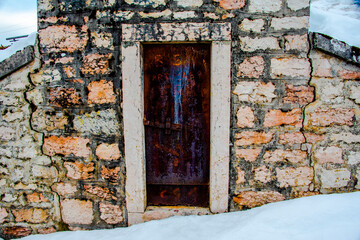 small rusty door