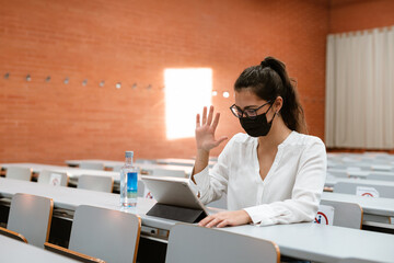 Obraz na płótnie Canvas Latin Female Student wearing mask at university
