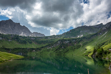 Fototapeta na wymiar Die Alpen des Tannheimer Tals