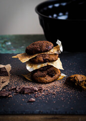 cohocolate cookiess and cinnamon