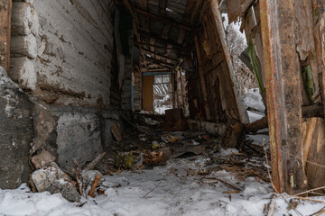 Fototapeta na wymiar old abandoned building in Russian village