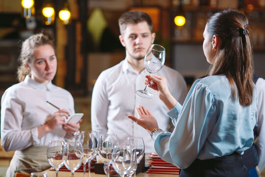 The restaurant staff learns to distinguish between glasses.