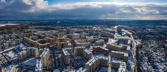 Zimowa panorama z lotu ptaka podczas słonecznej pogody, osiedle Manhattan, miasto Gorzów...