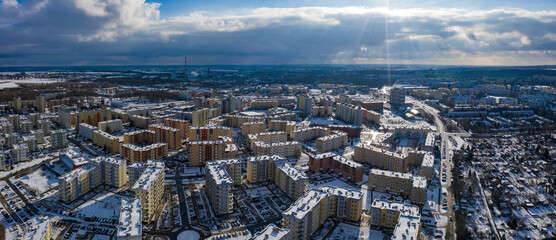 Zimowa panorama z lotu ptaka podczas słonecznej pogody, osiedle Manhattan, miasto Gorzów Wielkopolski © Be