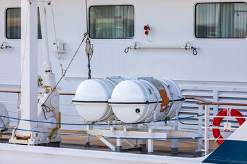 船舶に搭載された救命いかだ