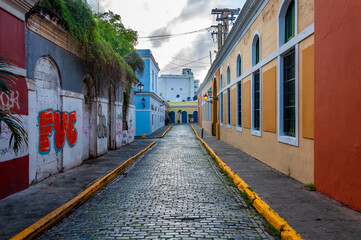 Colorful Painted Houses Buildings in the Streets of Old San Juan, Puerto Rico - obrazy, fototapety, plakaty