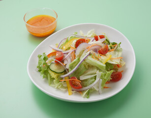 野菜サラダ　朝食　ヘルシー