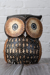 B&uacute;ho de madera decorativo considerado s&iacute;mbolo de fortuna y buena suerte.