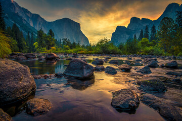 Gorgeous Sunrise at Valley View Point at Yosemite National park