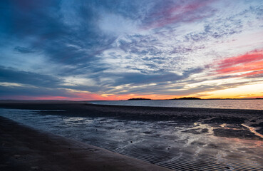 Fototapeta na wymiar Winter sunset at the beach