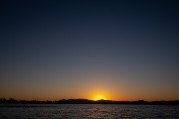 Obraz premium 風景素材 美しい琵琶湖の夕暮れ