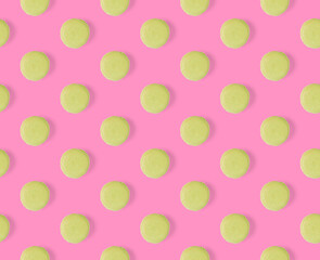 macarons seamless pattern. macarons isolated on pink background.