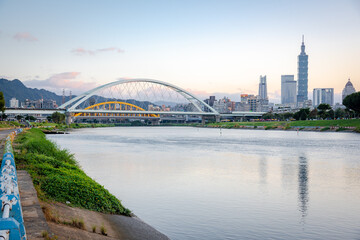 Obraz premium The most beautiful Viewpoint taipei city sunset in taiwan.