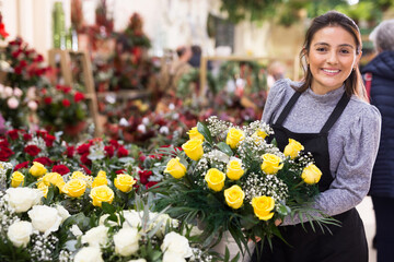 Fototapeta premium Flower seller prepares a luxury bouquet at a flower shop