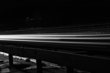 Langzeitbelichtung Straße black and white