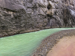 Grüner Fluss in der Aareschlucht
