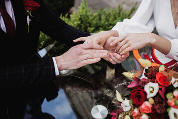 Obraz na płótnie Canvas hands of the newlyweds with wedding rings