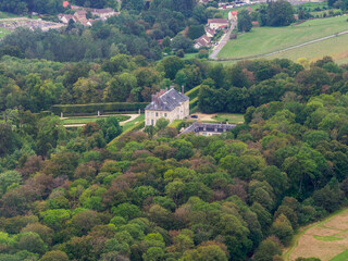 vue a&eacute;rienne du ch&acirc;teau de Villarceaux dans le Val d'Oise en France