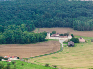 vue a&eacute;rienne du ch&acirc;teau de Chaussy dans le Val d'Oise en France