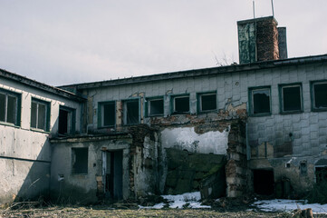 alte fabrik mit kaserne verfallen lost place