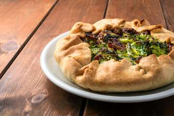 Torta rustica con broccoli e salsiccia di maiale, Cucina Italiana