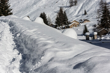 Paesaggio invernale innevato in alta Vallecamonica