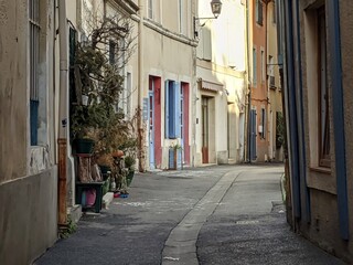 L'isle sur la Sorgue moulin à eau, village antiquité, antiquaire, venise français vaucluse, sorgues, village fontaine de vaucluse, plus belle ville avec ruisseau et rivière source fleuve et maison