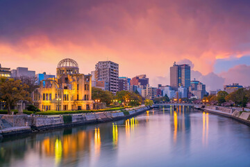 Fototapeta na wymiar View of Hiroshima skyline with the atomic bomb dome in Japan.