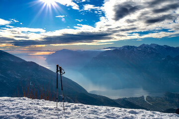 Il lago di Garda con il monte Baldo dalla val di Gresta in inverno