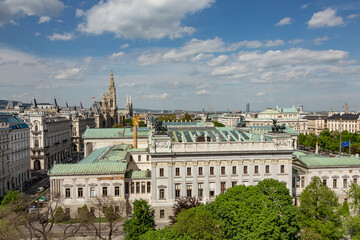 Fototapeta na wymiar view to parliament building in Vienna