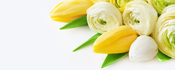 Tulpen und Ranunkeln close up