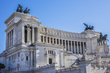 Obraz premium Architectural fragment of Monument to Victor Emmanuel II. National Monument to Victor Emmanuel II (Altare della Patria) built in honour of Victor Emmanuel - first king of a unified Italy. Rome. Italy.