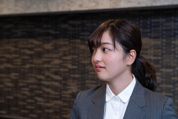 女性と雪と自然