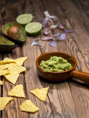 avocado dip flavored with garlic, chili, pepper, and lime juice with corn nachos
