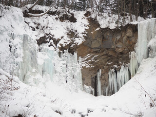 Fototapeta na wymiar 北海道、アシリベツの滝：真冬の凍った滝