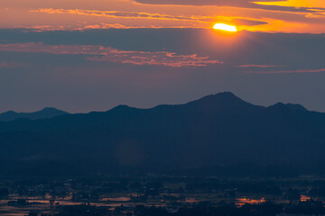 Fototapeta premium 初夏の夕暮れに仙北平野を望む