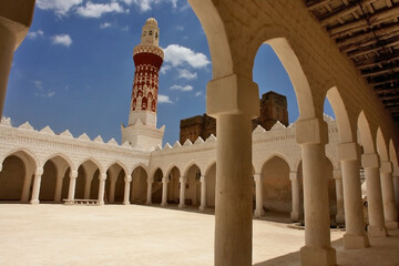Obraz premium The Mosque of Queen Arwa bint Ahmad Al-Sulayhi, or the Queen Arwa Mosque, a historical mosque in Jibla, Yemen.