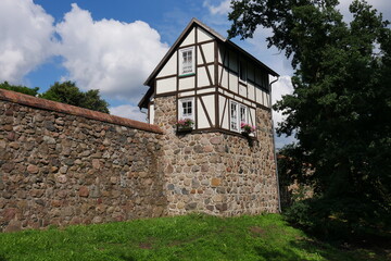 Wiekhäuser bzw. Fachwerkhäuser an der Stadtmauer Neubrandenburg in Mecklenburg-Vorpommern