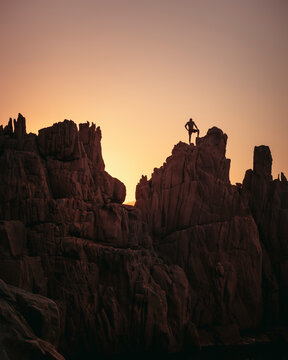 tuffatore rocce rosse arbatax sardegna tramonto golden hour