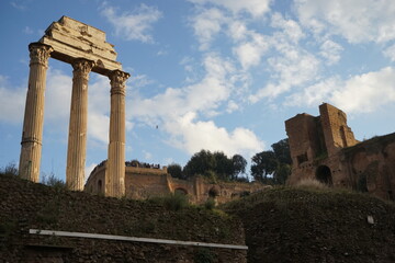 Temple of Castor and Pollux (Tempio dei Dioscuri) , Roman Forum, Foro Romano, in Rome, Italy - カストルとポルックス神殿 フォロ・ロマーノ ローマ イタリア