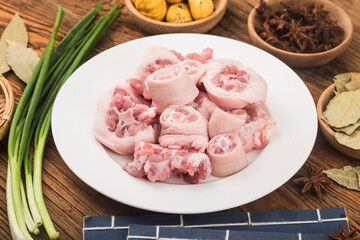 Fresh pig tails, fresh pork bones