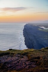 Fototapeta na wymiar sunset over the sea seen through cliffs. 