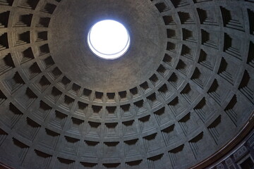 Inside Ancient Roman Pantheon, Rome, italy. Famous landmark interior - パンテオン 神殿 内側 ローマ イタリア