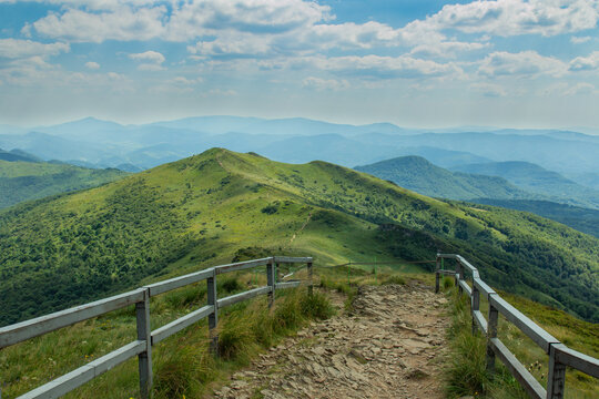 Bieszczady Halicz- widok na Rozsypaniec.