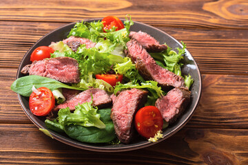 Salad with grilled beef medium roast