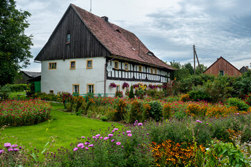 Plakat Gradówek, Lower Silesia, Lwòwek district, Poland, Europe, typical house in the municipality of Gradówek a few km from the castle of Czocha, Leśna